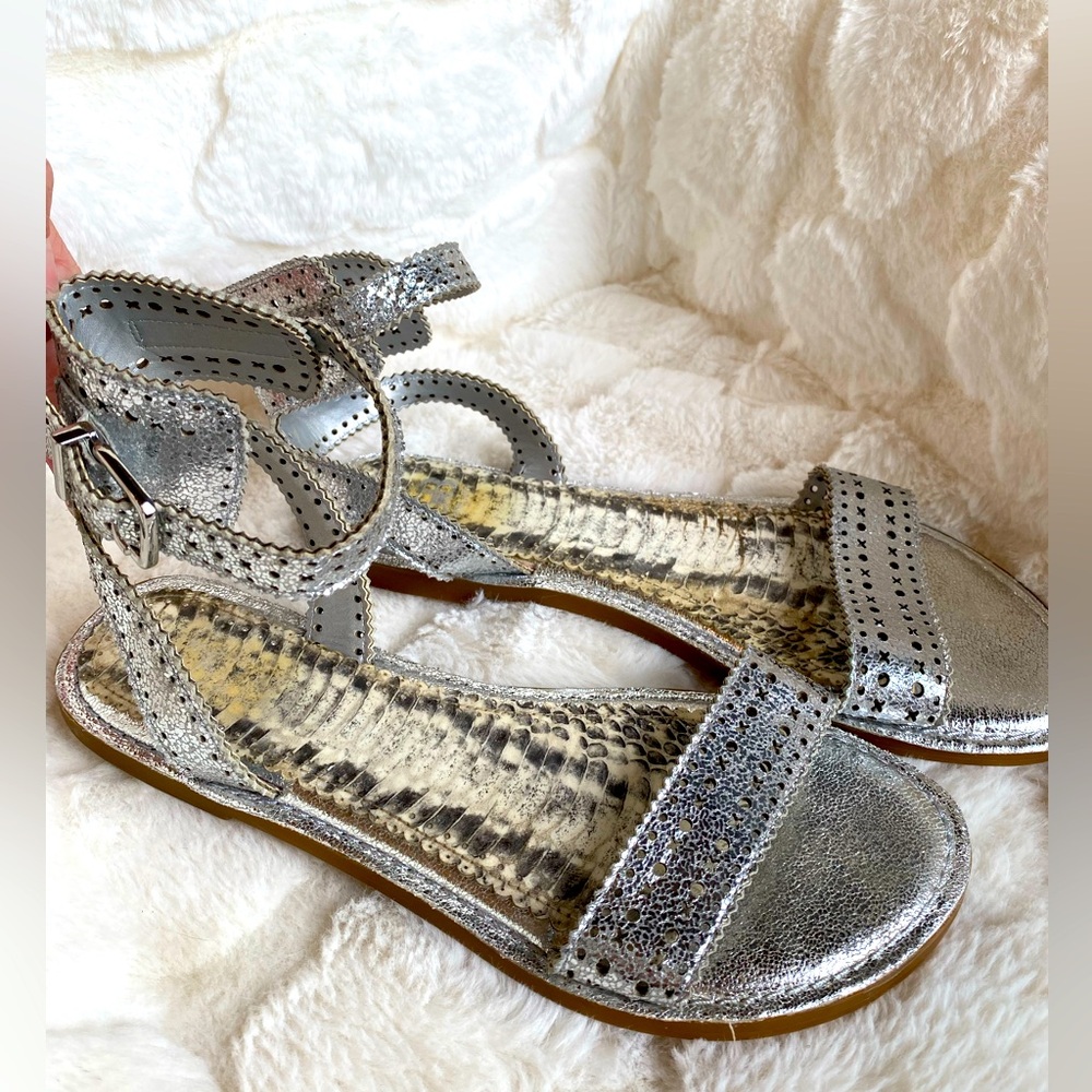 Gianni Bini Chrome Silver Metallic Gladiator Sandals Ankle Strap Women’s 6 1/2